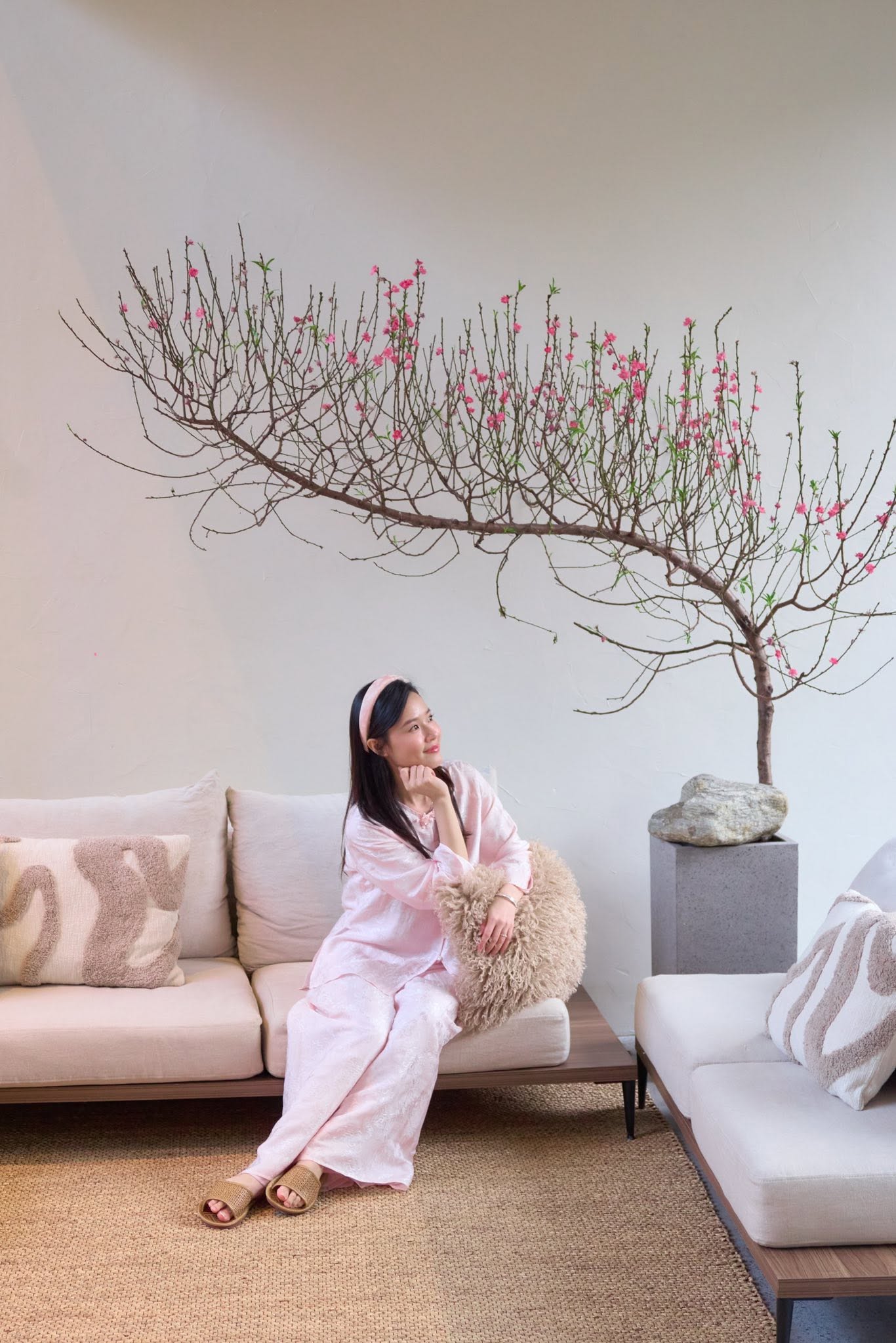 Diễn vi&ecirc;n SN 1989 tốt nghiệp &Aacute; khoa Thạc sĩ: 35 tuổi cưới thiếu gia tập đo&agrave;n nhựa, sống chill trong căn biệt thự ven s&ocirc;ng - Ảnh 7.