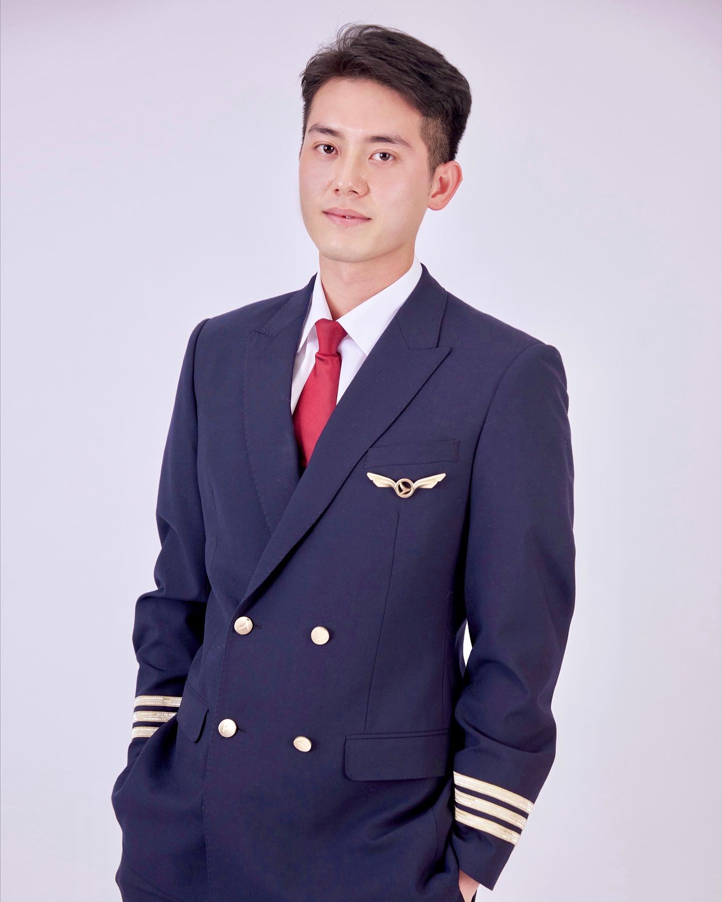 Nam diễn vi&ecirc;n "biến mất" 4 năm giờ l&agrave; cơ trưởng l&aacute;i Airbus, cưới Hoa hậu tốt nghiệp ng&agrave;nh Luật- Ảnh 3.