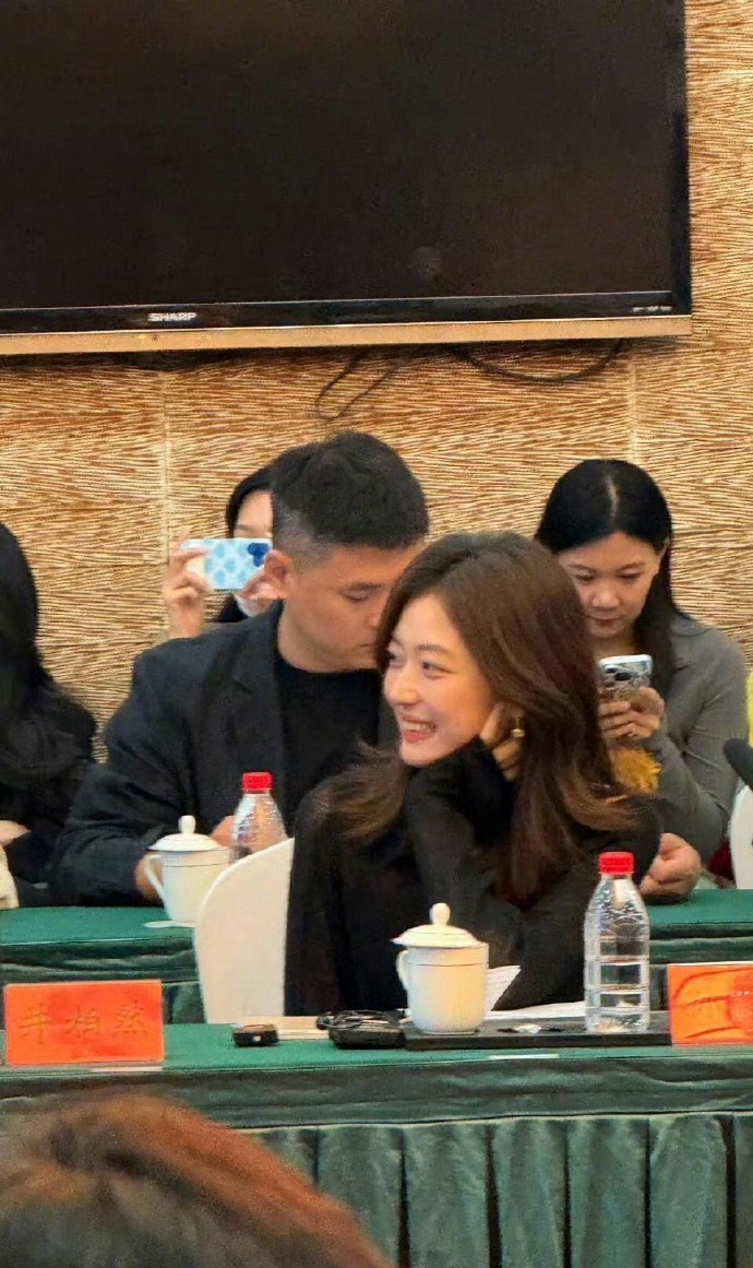 Cặp đ&ocirc;i Đầu Xu&acirc;n Tươi S&aacute;ng t&aacute;i ngộ: Visual cam thường g&acirc;y chấn động, nhưng sao T&ocirc;n Thi&ecirc;n lại nh&igrave;n Tỉnh B&aacute;ch Nhi&ecirc;n đầy "ph&aacute;n x&eacute;t" thế n&agrave;y - Ảnh 10.