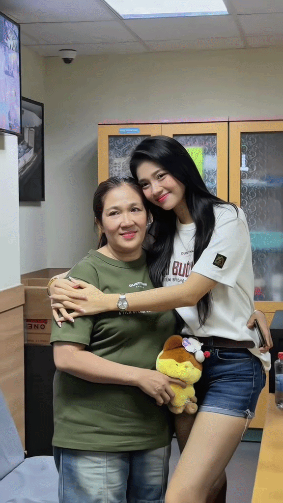 Mỹ nhân phim trăm tỷ ngồi ăn cũng được khen đẹp từ mặt đến tay- Ảnh 6.
