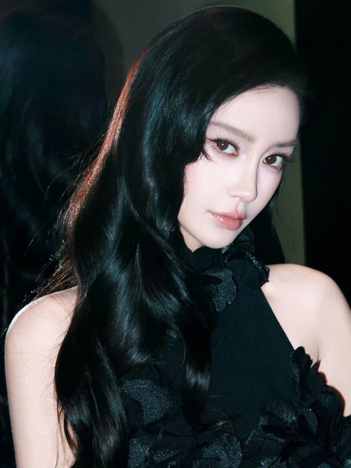 Những bức ảnh thẻ "không thể tin nổi" của Angelababy- Ảnh 4.