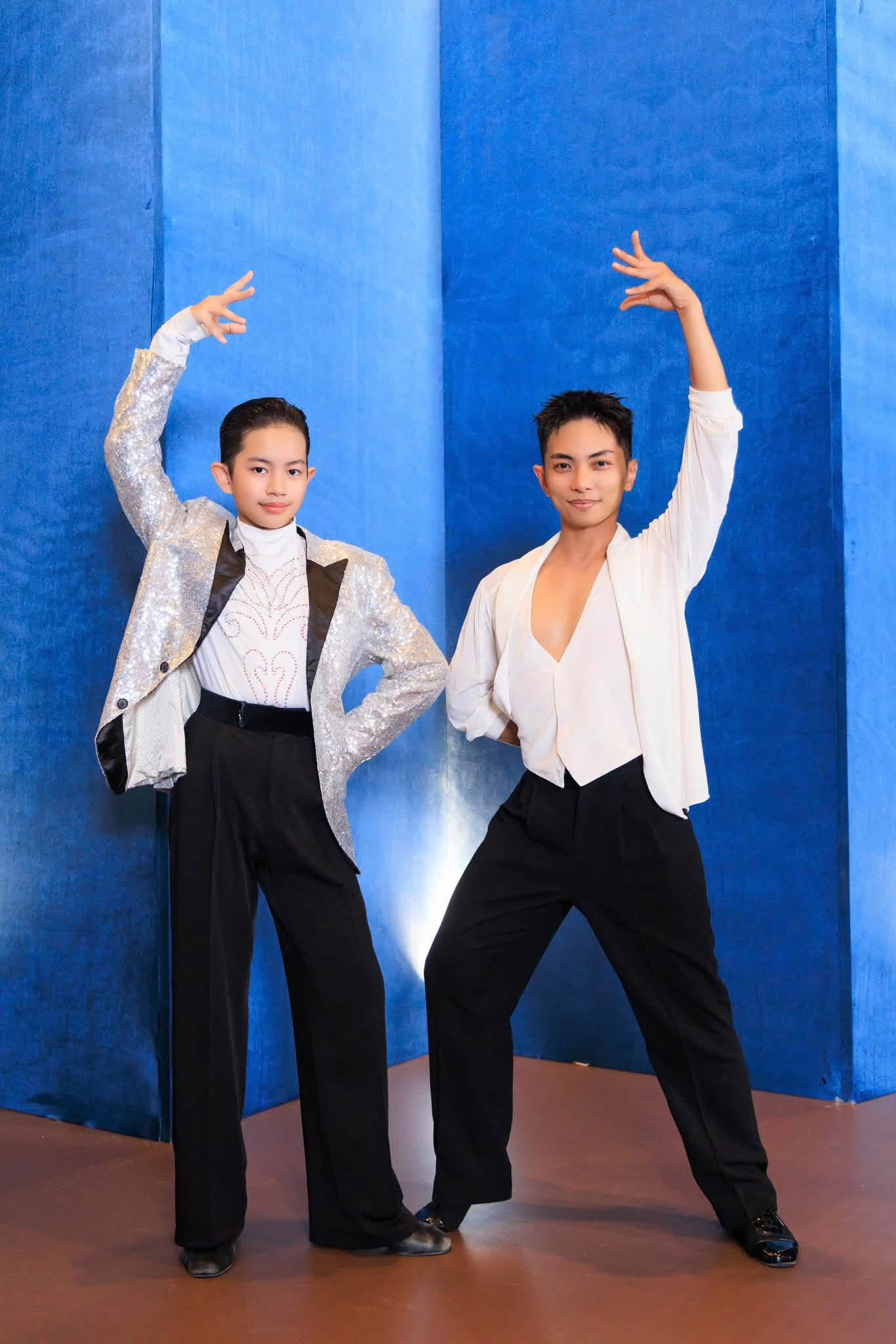 Bản sao ho&agrave;n hảo của Phan Hiển: 11 tuổi đ&atilde; 2 lần v&ocirc; địch thế giới, thần th&aacute;i chuẩn "tổng t&agrave;i nh&iacute;"- Ảnh 1.