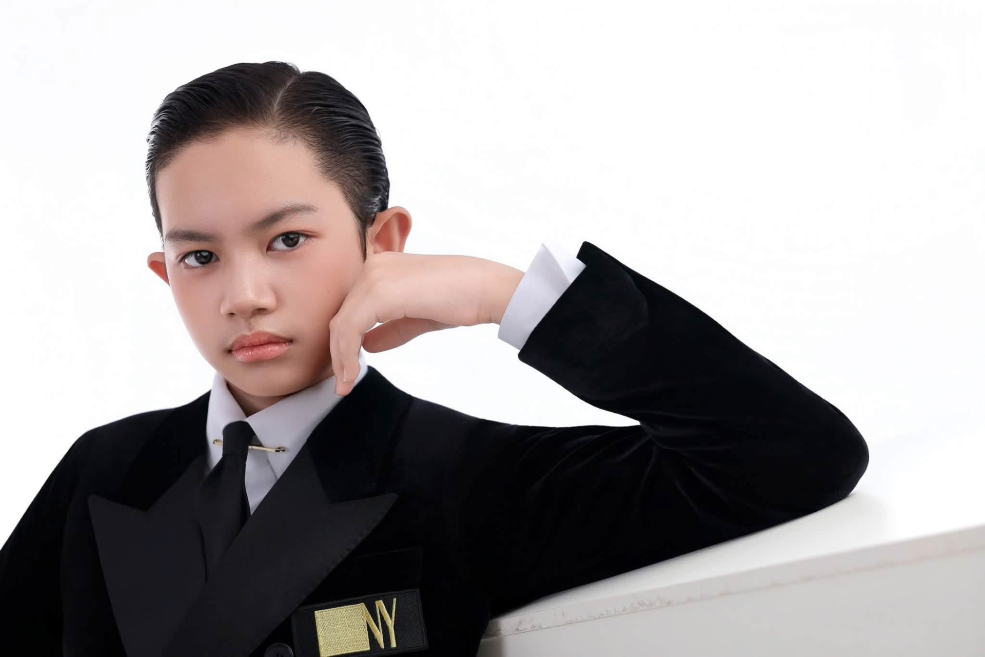 Bản sao ho&agrave;n hảo của Phan Hiển: 11 tuổi đ&atilde; 2 lần v&ocirc; địch thế giới, thần th&aacute;i chuẩn "tổng t&agrave;i nh&iacute;"- Ảnh 4.