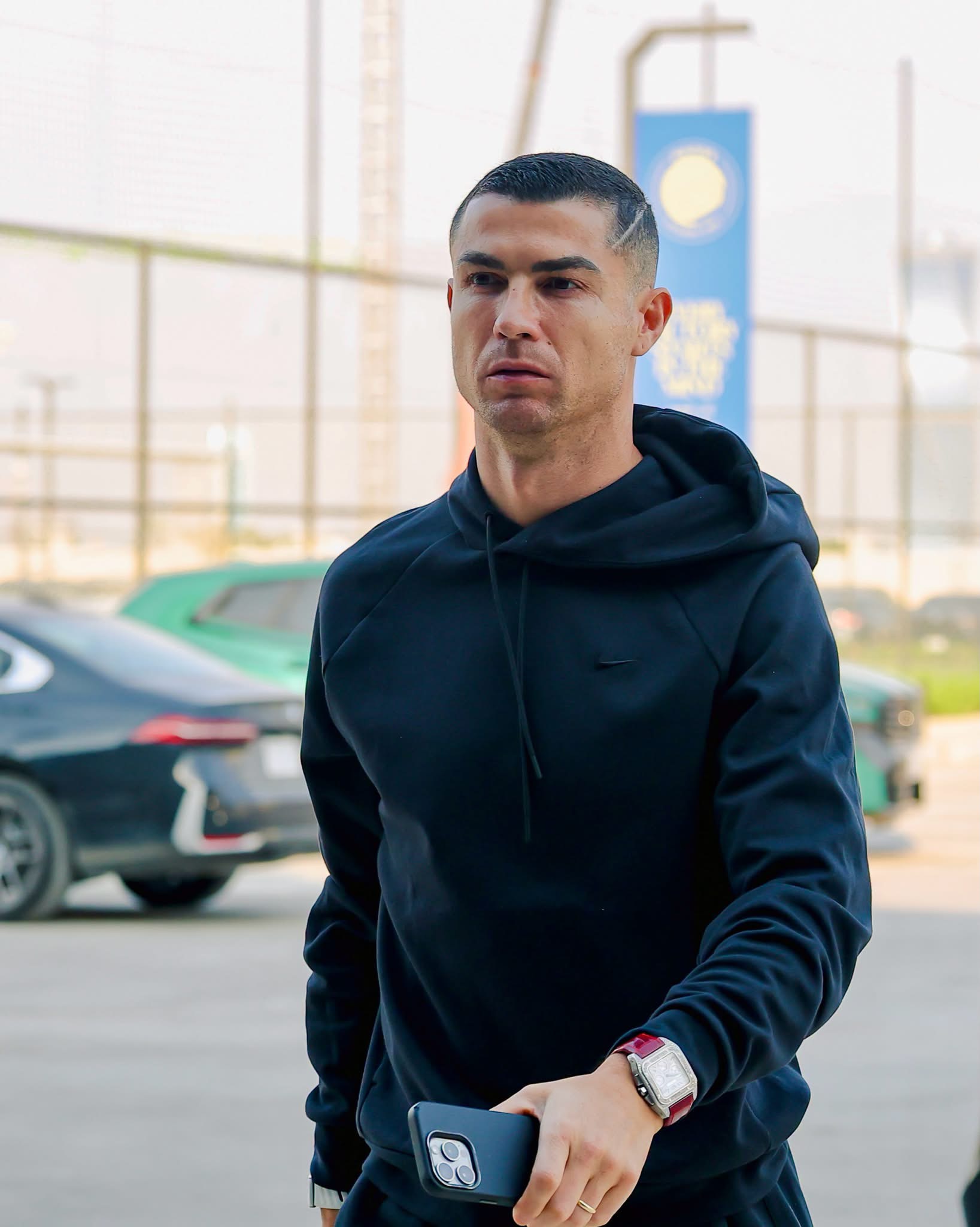Ronaldo d&ugrave;ng điện thoại g&igrave;?- Ảnh 2.