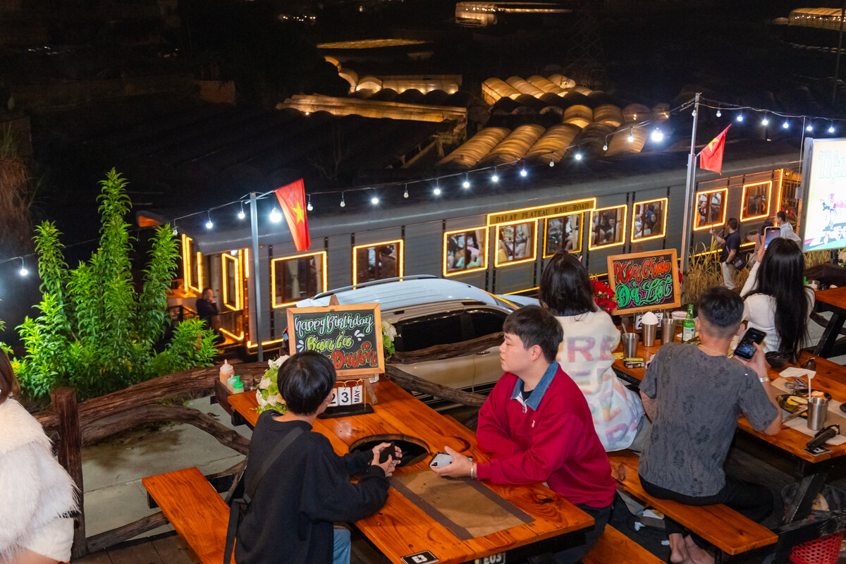 Tiệm Nướng Trạm Dừng Chill: một buổi chiều ăn BBQ, ngắm t&agrave;u cổ v&agrave; chờ Đ&agrave; Lạt l&ecirc;n đ&egrave;n - Ảnh 8.