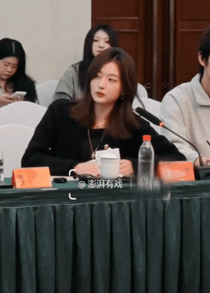 Cặp đ&ocirc;i Đầu Xu&acirc;n Tươi S&aacute;ng t&aacute;i ngộ: Visual cam thường g&acirc;y chấn động, nhưng sao T&ocirc;n Thi&ecirc;n lại nh&igrave;n Tỉnh B&aacute;ch Nhi&ecirc;n đầy "ph&aacute;n x&eacute;t" thế n&agrave;y - Ảnh 9.
