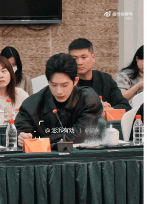 Cặp đ&ocirc;i Đầu Xu&acirc;n Tươi S&aacute;ng t&aacute;i ngộ: Visual cam thường g&acirc;y chấn động, nhưng sao T&ocirc;n Thi&ecirc;n lại nh&igrave;n Tỉnh B&aacute;ch Nhi&ecirc;n đầy "ph&aacute;n x&eacute;t" thế n&agrave;y - Ảnh 3.
