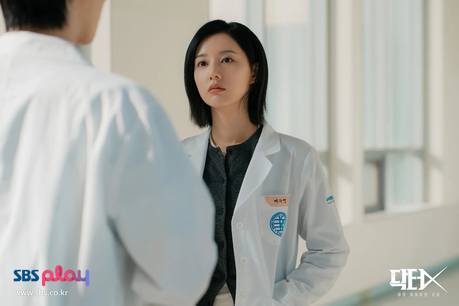 Kim Ji Won gặp biến căng: Phim mới bị kiến nghị l&ecirc;n tận Ủy ban, nh&igrave;n c&aacute;ch nh&agrave; đ&agrave;i phản ứng m&agrave; qu&aacute; nản- Ảnh 3.