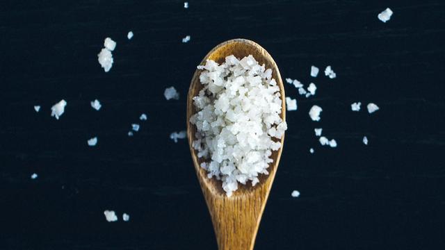Đ&atilde; ăn nhạt nhưng huyết &aacute;p vẫn cao: C&oacute; thể bạn đang bỏ qu&ecirc;n một kho&aacute;ng chất quan trọng- Ảnh 1.