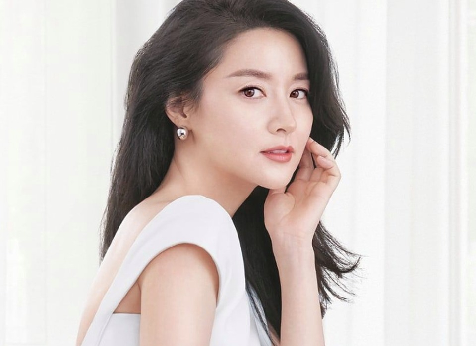 Tận mắt thấy nhan sắc &ldquo;N&agrave;ng Dae Jang Geum&rdquo; Lee Young Ae ngo&agrave;i đời m&agrave; ngớ cả người- Ảnh 6.