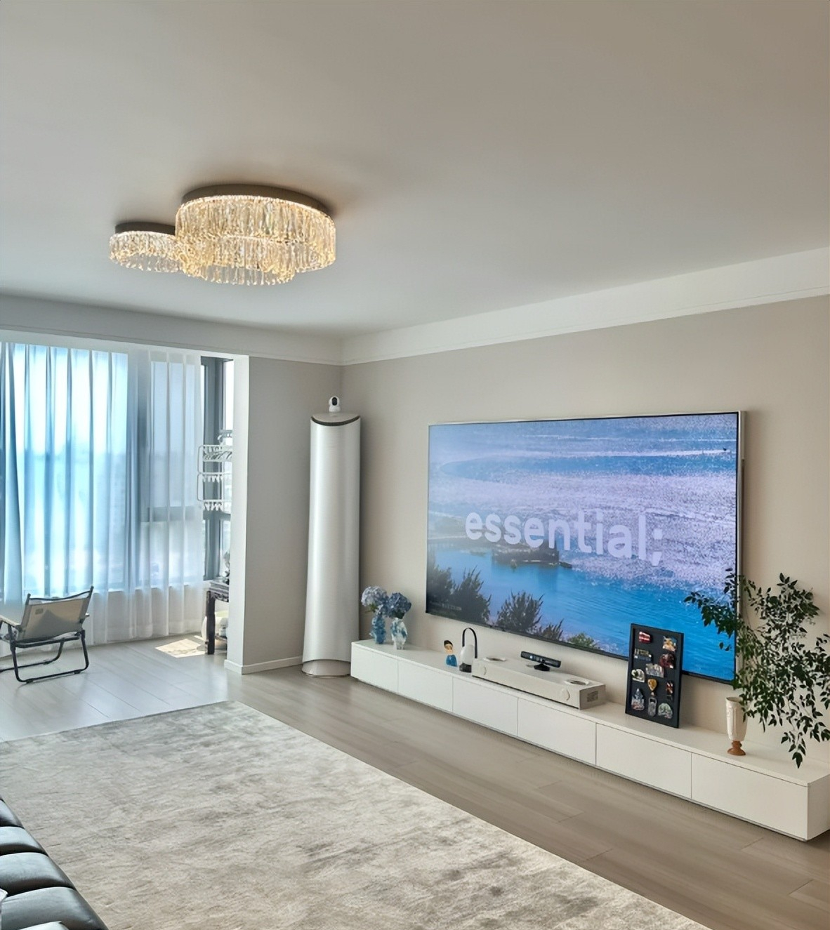 Tivi 85 inch nhìn ở cửa hàng rất “đã”, nhưng sau khi mang về nhà tôi mới nhận ra 3 vấn đề không ai nhắc trước - Ảnh 3.