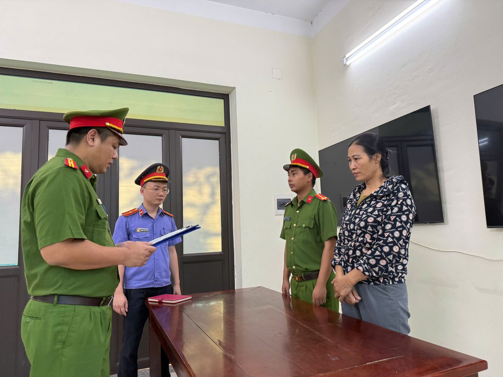 Ra quyết định khởi tố người b&aacute;n thịt lợn B&ugrave;i Thị Hiền SN 1976 - Ảnh 2.