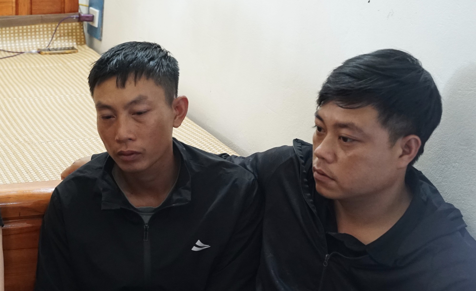 Lời kể đau lòng của bố bé trai lớp 1 tử vong sau giờ tan học ở Hải Phòng: “Hôm qua cháu còn nói chuyện mà nay phải đưa nó ra đồng thế này”- Ảnh 4.