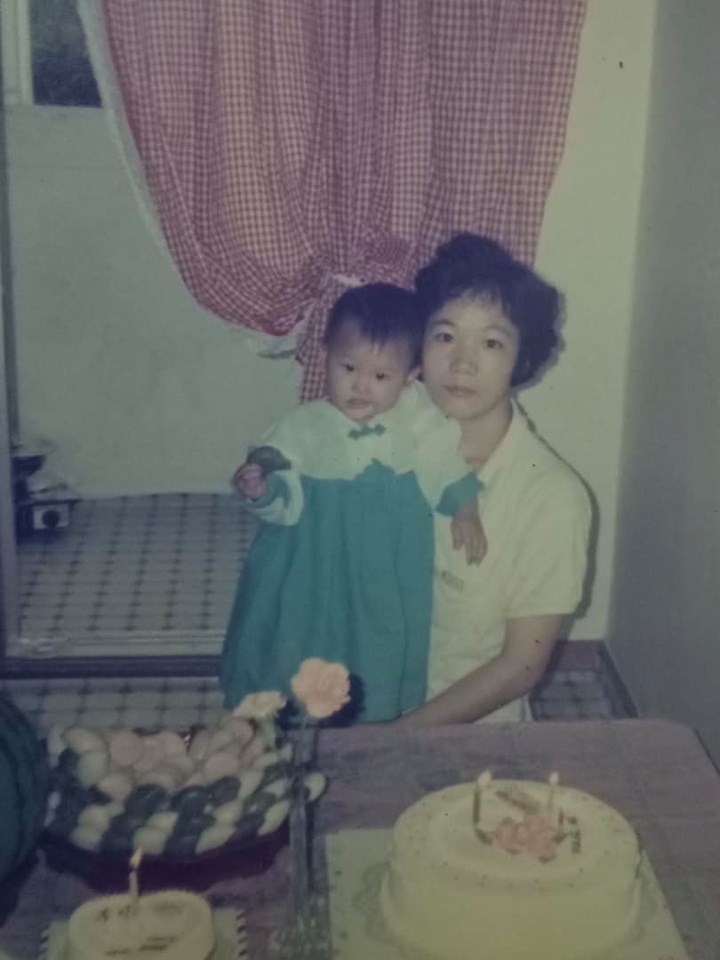 Từ b&eacute; kh&ocirc;ng c&oacute; gạo ăn, phải đi ph&aacute;t tờ rơi kiếm sống, c&ocirc; g&aacute;i lớn l&ecirc;n th&agrave;nh ca sĩ đ&igrave;nh đ&aacute;m, cưới sao nam 2.000 tỷ- Ảnh 2.