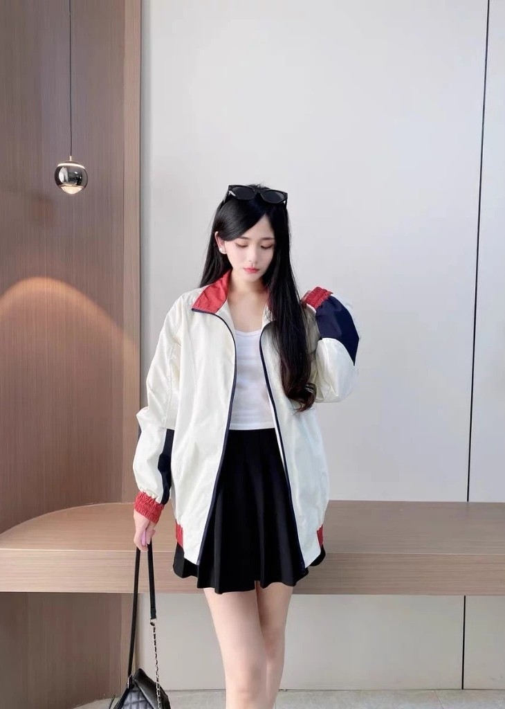 Chiếc &aacute;o kh&ocirc;ng thể thiếu trong tủ đồ thu đ&ocirc;ng: Nam nữ diện đều "over hợp"- Ảnh 5.