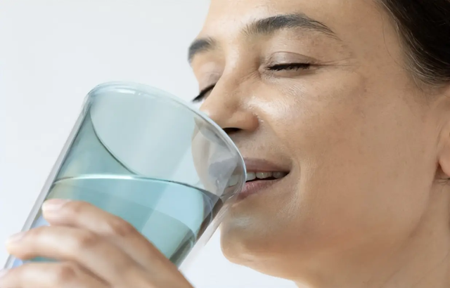 Sau tuổi 80, đừng chỉ chăm chăm đi bộ mỗi ngày: 4 điều quan trọng giúp người cao tuổi giữ sức khỏe, sống an toàn hơn- Ảnh 4.
