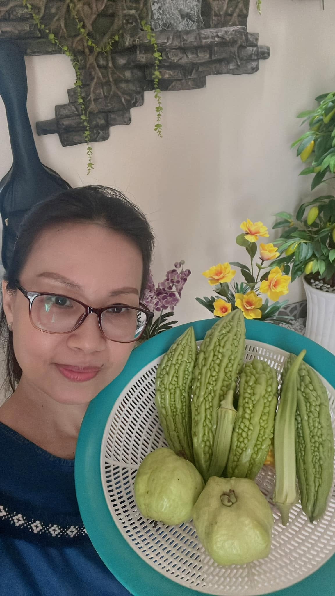 Chị g&aacute;i ca sĩ gi&agrave;u nhất Việt Nam: Ở biệt thự trăm tỷ chỉ m&ecirc; h&aacute;i rau, được nhận bằng khen danh gi&aacute; cấp quốc gia- Ảnh 8.