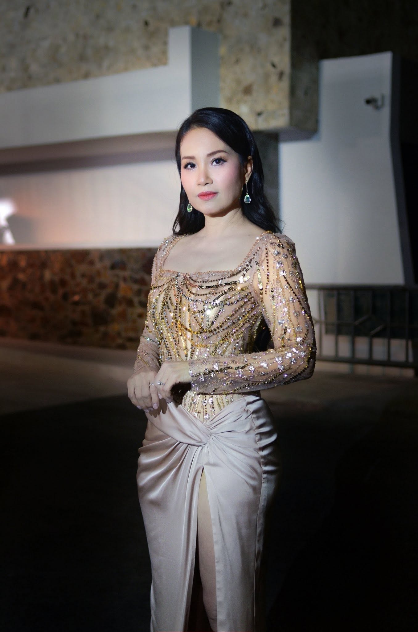 Chị g&aacute;i ca sĩ gi&agrave;u nhất Việt Nam: Ở biệt thự trăm tỷ chỉ m&ecirc; h&aacute;i rau, được nhận bằng khen danh gi&aacute; cấp quốc gia- Ảnh 4.