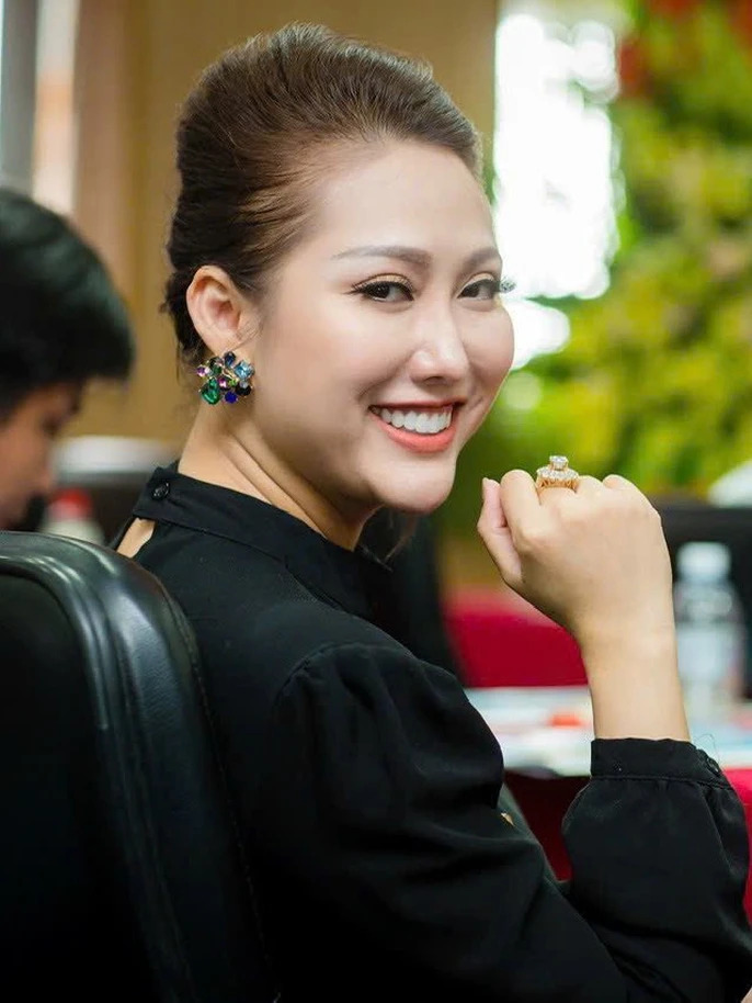 Mẹ đơn th&acirc;n 2 đời chồng l&agrave; Ph&oacute; Viện trưởng Văn h&oacute;a: Tiến sĩ đại học Mỹ, thời trang đi trước thời đại 20 năm - Ảnh 6.