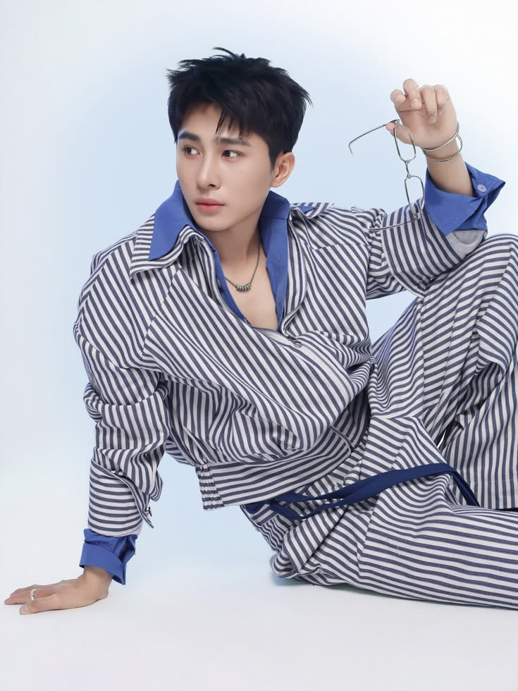 Nam ca sĩ vừa gặp sự cố "ngượng chín mặt" ở concert Tinh Hà Say Hi, may là có visual sáng tỏa tự tin chữa cháy!- Ảnh 9.
