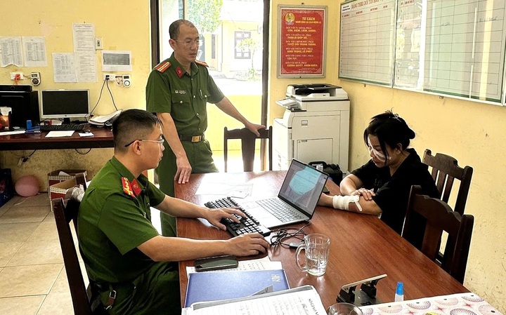 Khởi tố cô gái giật thẻ, bẻ gậy chỉ huy giao thông của an ninh thôn- Ảnh 1.