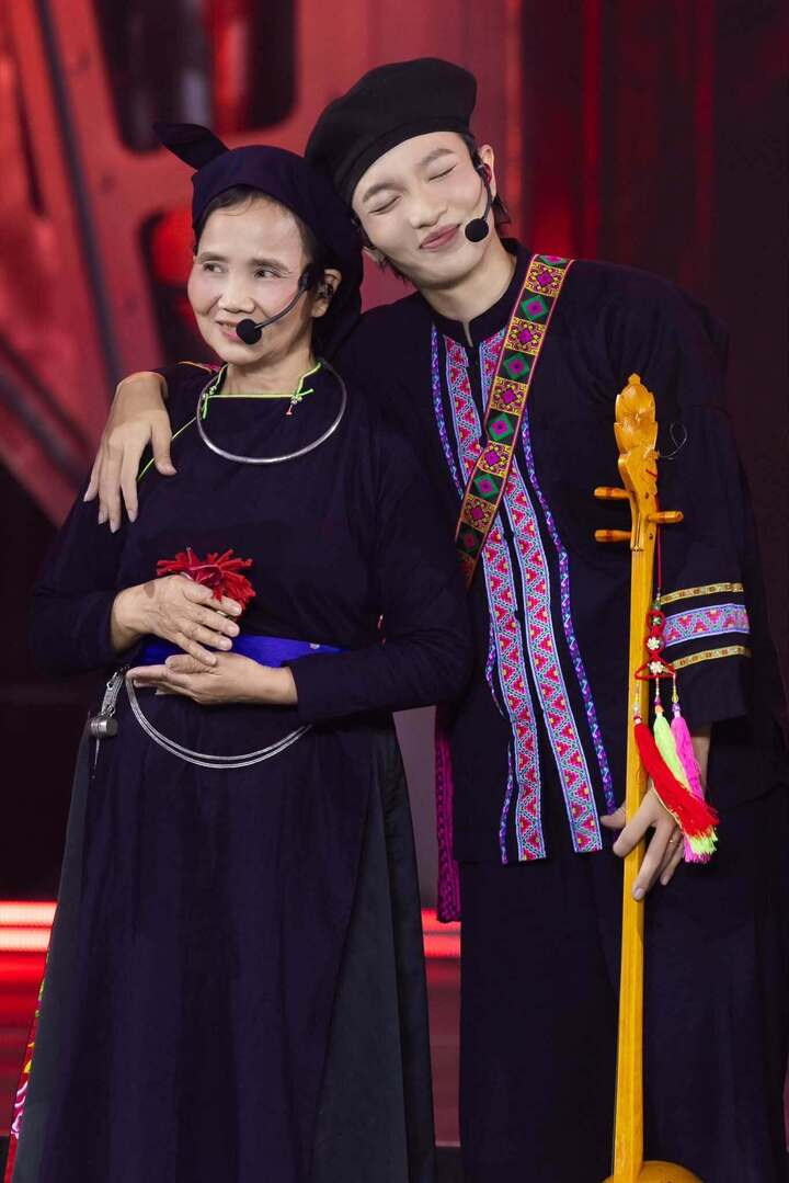 PGS.TS ngành Hóa học gây sốt tại concert Anh Trai Vượt Ngàn Chông Gai - Ảnh 3.