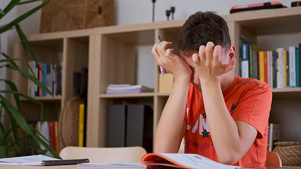 "Gi&aacute;o dục hạnh ph&uacute;c" lại l&agrave;m hại th&ecirc;m một đứa trẻ- Ảnh 1.