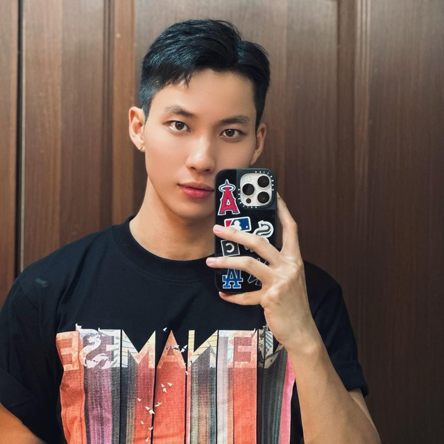Nam diễn vi&ecirc;n phim giờ v&agrave;ng g&acirc;y tranh c&atilde;i v&igrave; makeup lố- Ảnh 5.