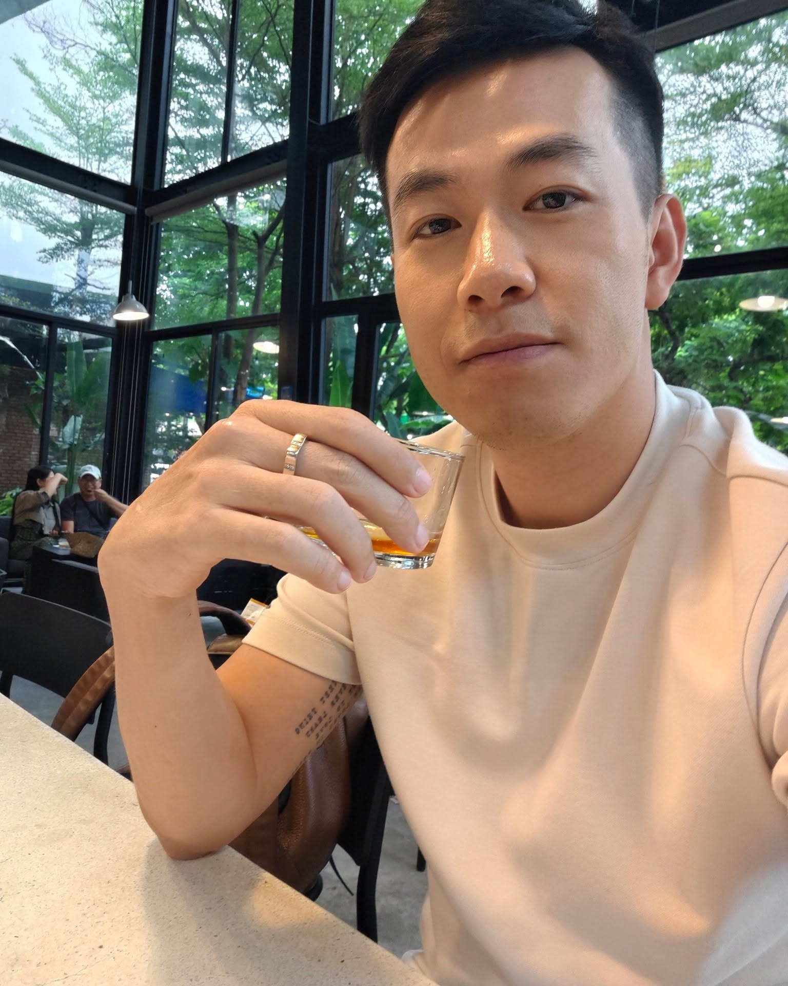Nam ca sĩ Vbiz từng l&agrave;m giảng vi&ecirc;n tiếng Đức: Mở trung t&acirc;m ngoại ngữ ri&ecirc;ng, U45 chưa kết h&ocirc;n- Ảnh 4.