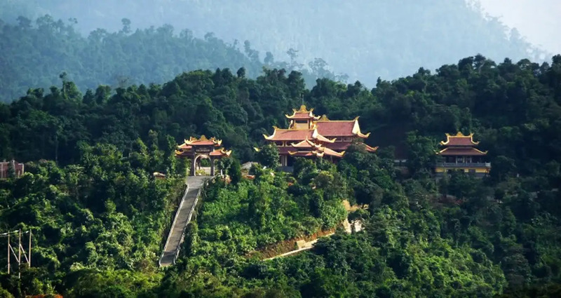 Việt Nam c&oacute; ngọn n&uacute;i nơi một vị vua từ bỏ ngai v&agrave;ng để l&ecirc;n tu, nay đ&atilde; l&agrave; Di sản Thế giới được UNESCO ghi danh- Ảnh 2.