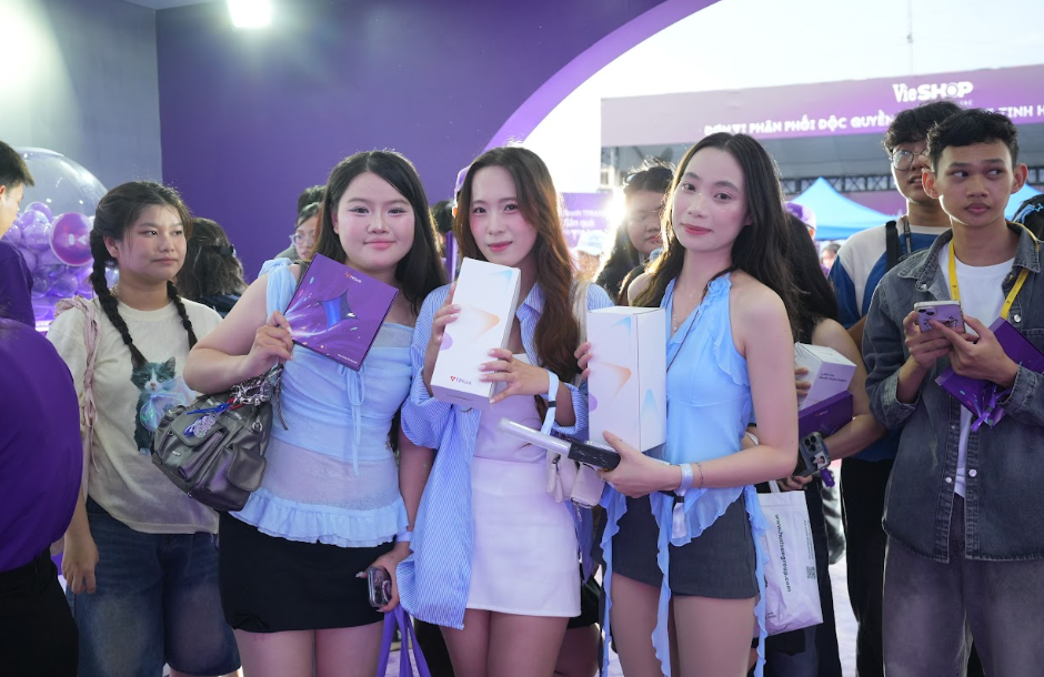 &rlm;&ldquo;Hẹn giữa Tinh H&agrave;&rdquo; đ&ecirc;m 1: Bầu trời Tinh H&agrave; nhuộm t&iacute;m, fan hẹn nhau trở lại đ&ecirc;m 2&rlm; - Ảnh 3.