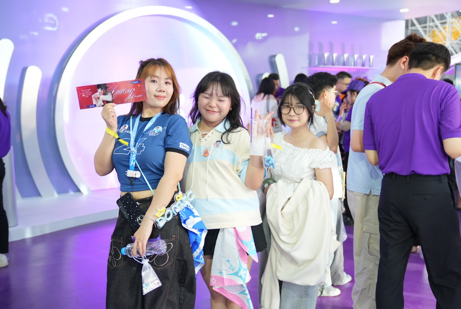 &rlm;&ldquo;Hẹn giữa Tinh H&agrave;&rdquo; đ&ecirc;m 1: Bầu trời Tinh H&agrave; nhuộm t&iacute;m, fan hẹn nhau trở lại đ&ecirc;m 2&rlm; - Ảnh 5.