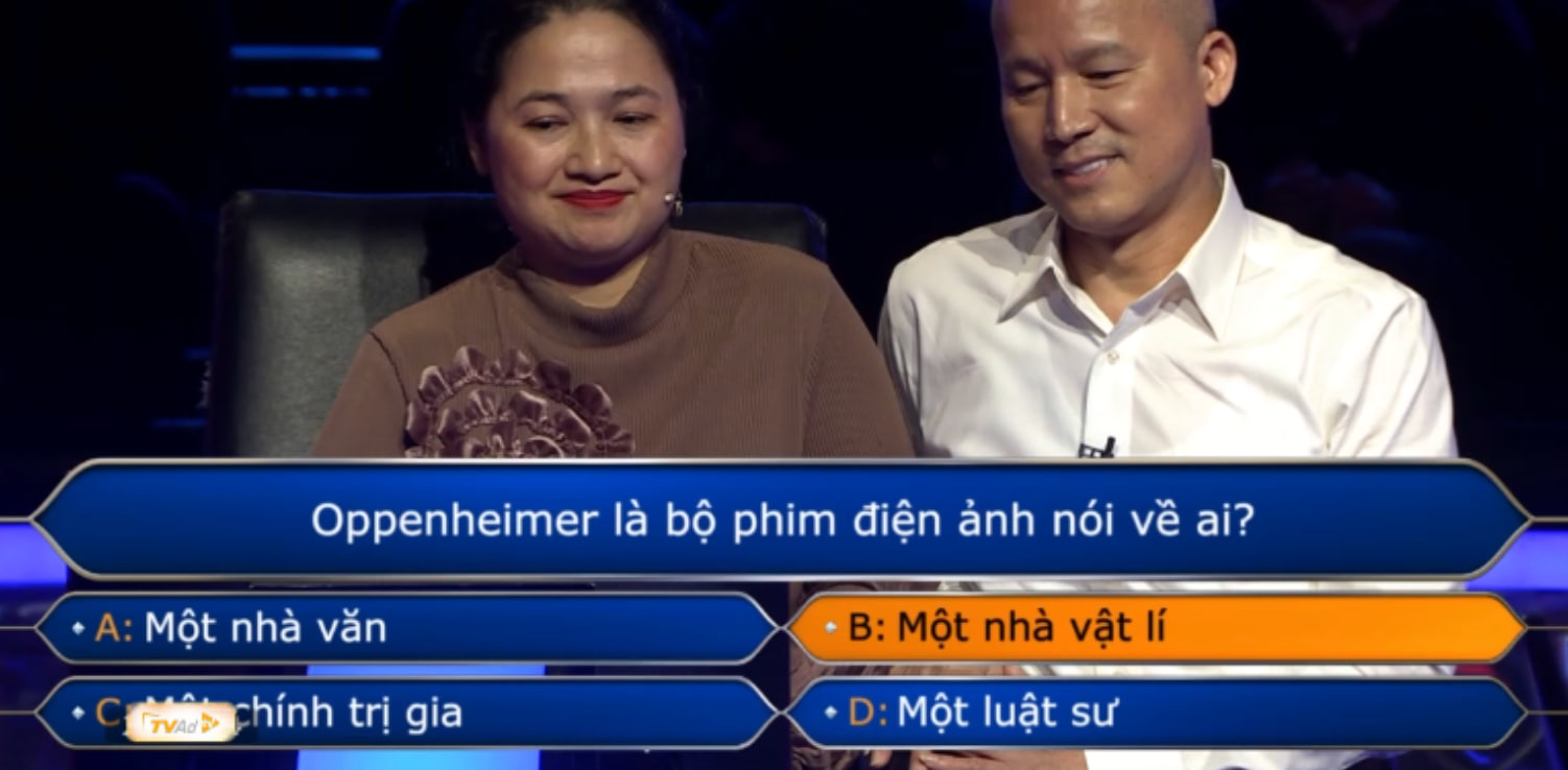 C&acirc;u hỏi Ai L&agrave; Triệu Ph&uacute; khiến ai đi m&aacute;y bay cũng giật m&igrave;nh: &ldquo;Nước mắm hay dầu tr&agrave;m mới l&agrave; h&agrave;ng h&oacute;a nguy hiểm?&rdquo;- Ảnh 1.