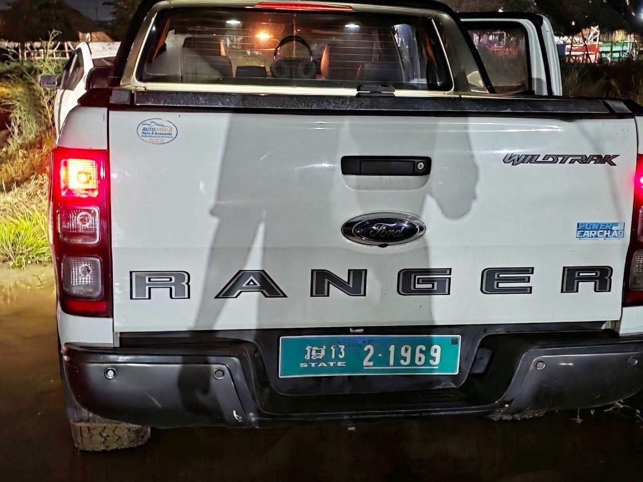 Một quan chức Campuchia tưởng vợ ngoại t&igrave;nh liền cầm s&uacute;ng đuổi theo, ngỡ ng&agrave;ng ph&aacute;t hiện danh t&iacute;nh "kẻ thứ 3" - Ảnh 1.