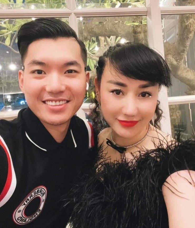 Nam nghệ sĩ SN 1991 qu&ecirc; TP.HCM bỏ showbiz ra H&agrave; Nội lấy vợ hơn 15 tuổi: "Ấm &aacute;p nh&eacute; vợ y&ecirc;u"- Ảnh 3.