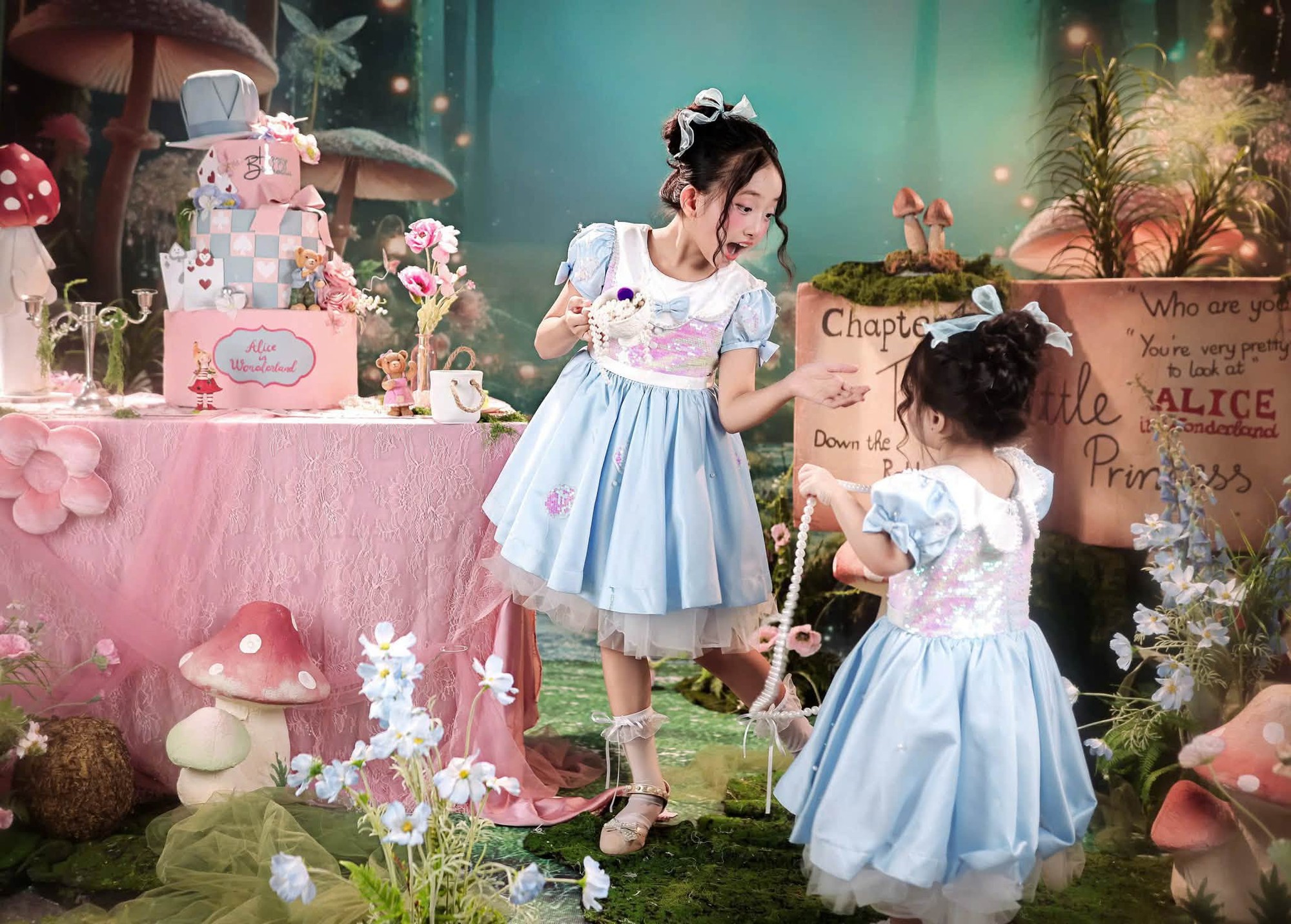 Hai n&agrave;ng c&ocirc;ng ch&uacute;a nh&agrave; Kh&aacute;nh Thi - Phan Hiển: Chị dịu d&agrave;ng, em l&eacute;m lỉnh- Ảnh 2.