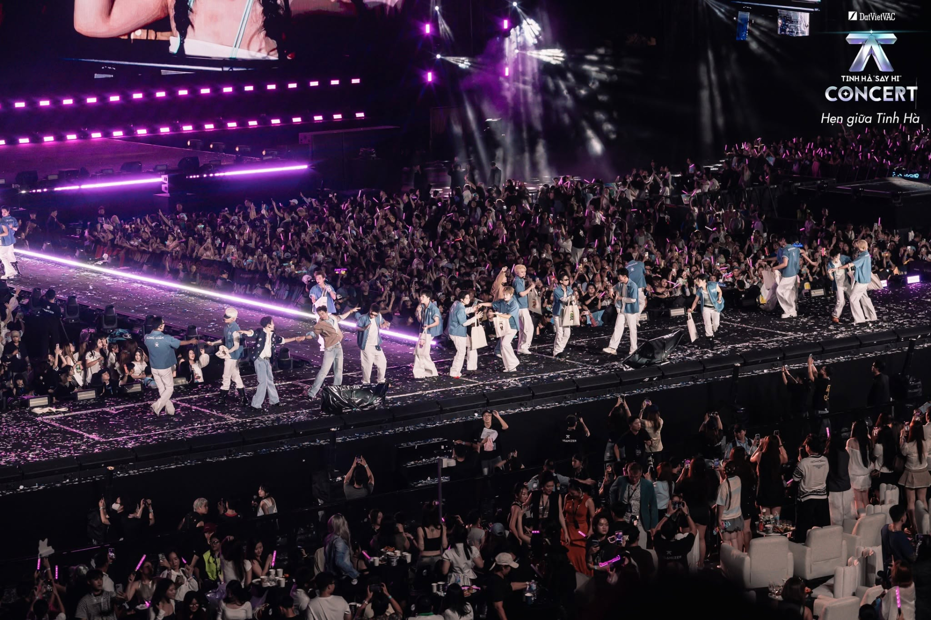 99.000 kh&aacute;n giả đi xem 4 concert/1 đ&ecirc;m ở TP.HCM- Ảnh 1.