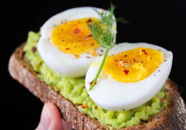 Ăn trứng g&agrave; luộc mỗi s&aacute;ng suốt 1 năm, người phụ nữ 63 tuổi bất ngờ khi đi kh&aacute;m - Ảnh 2.