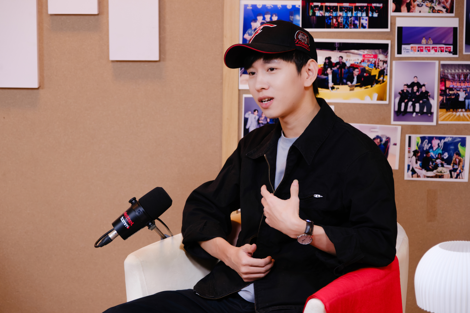 Cặp BLV Esports đ&igrave;nh đ&aacute;m Việt Nam lần đầu h&eacute; lộ mối quan hệ ngo&agrave;i đời: Từng bị ch&iacute;nh thần tượng đ&aacute;nh trượt casting, giờ th&acirc;n như người nh&agrave;- Ảnh 3.