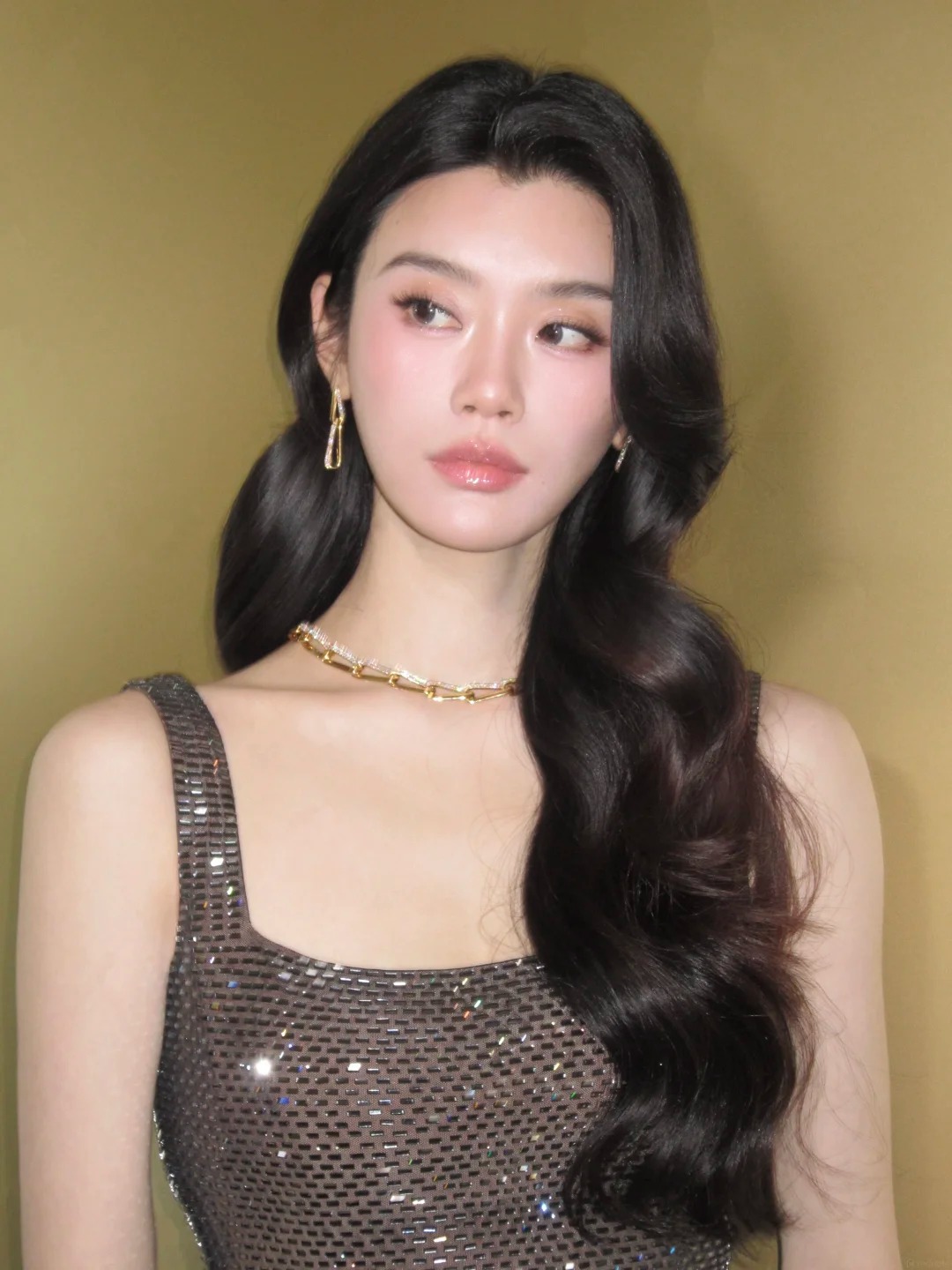 Hề Mộng Dao thay đổi diện mạo sau khi l&agrave;m d&acirc;u h&agrave;o m&ocirc;n: Từ thần th&aacute;i sắc lạnh đến vẻ đầy đặn ph&uacute; qu&yacute;, ngọt ng&agrave;o- Ảnh 5.