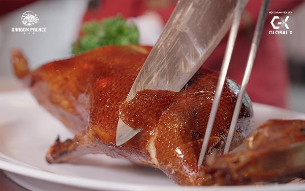 Ăn đồ Hoa ngay trung t&acirc;m TP.HCM với gi&aacute; kh&oacute; tin: Vịt quay Bắc Kinh nguy&ecirc;n con chỉ 399.000 đồng, dimsum đồng gi&aacute; 39.000 đồng - Ảnh 3.