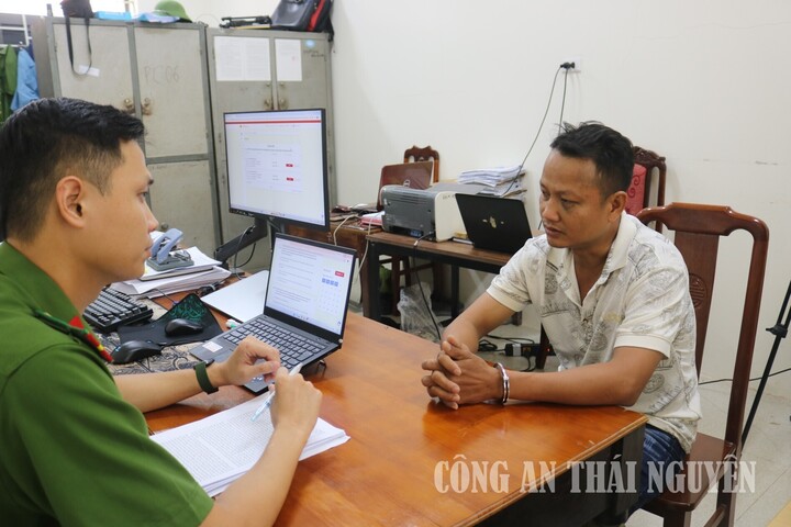 Khởi tố 4 kẻ bắt c&oacute;c, cướp hơn 1,8 tỷ đồng- Ảnh 2.