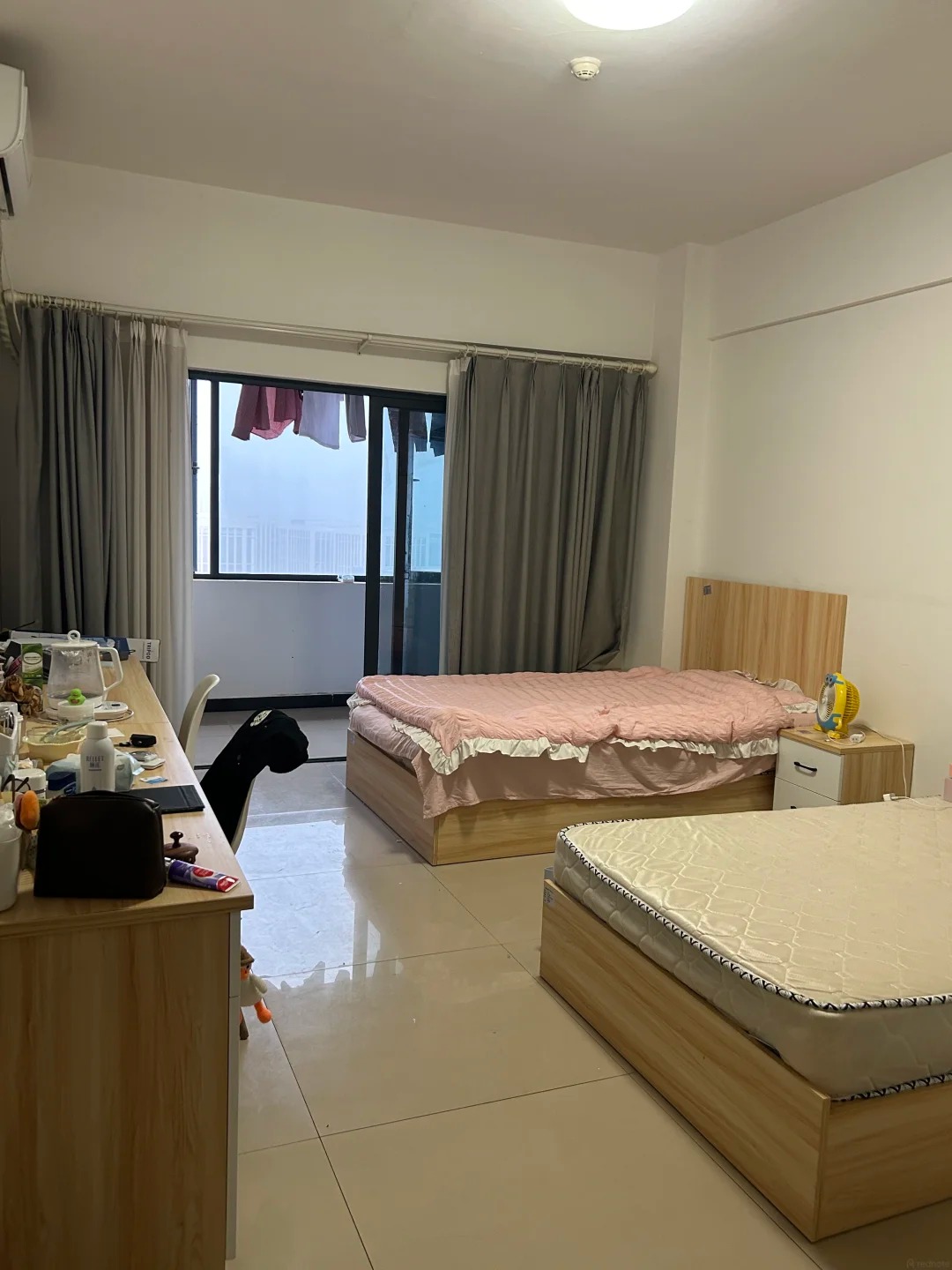 Ph&ograve;ng trọ 2 giường đơn c&ocirc;ng ty cấp cho nữ kế to&aacute;n SN 2002 khiến c&ocirc; kh&ocirc;ng ngủ nổi- Ảnh 2.