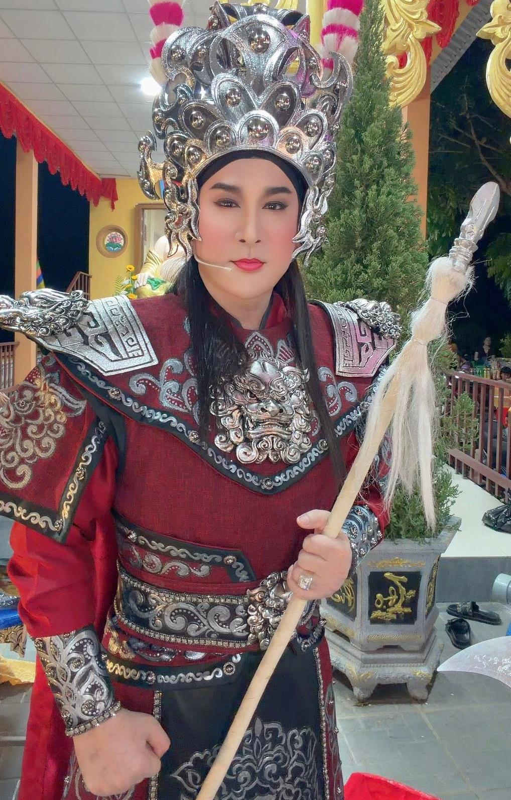 Nam NSƯT l&agrave; "&ocirc;ng ho&agrave;ng cải lương" đ&igrave;nh đ&aacute;m một thời đi b&aacute;n phở ở đường Sư Vạn Hạnh, TP.HCM- Ảnh 2.