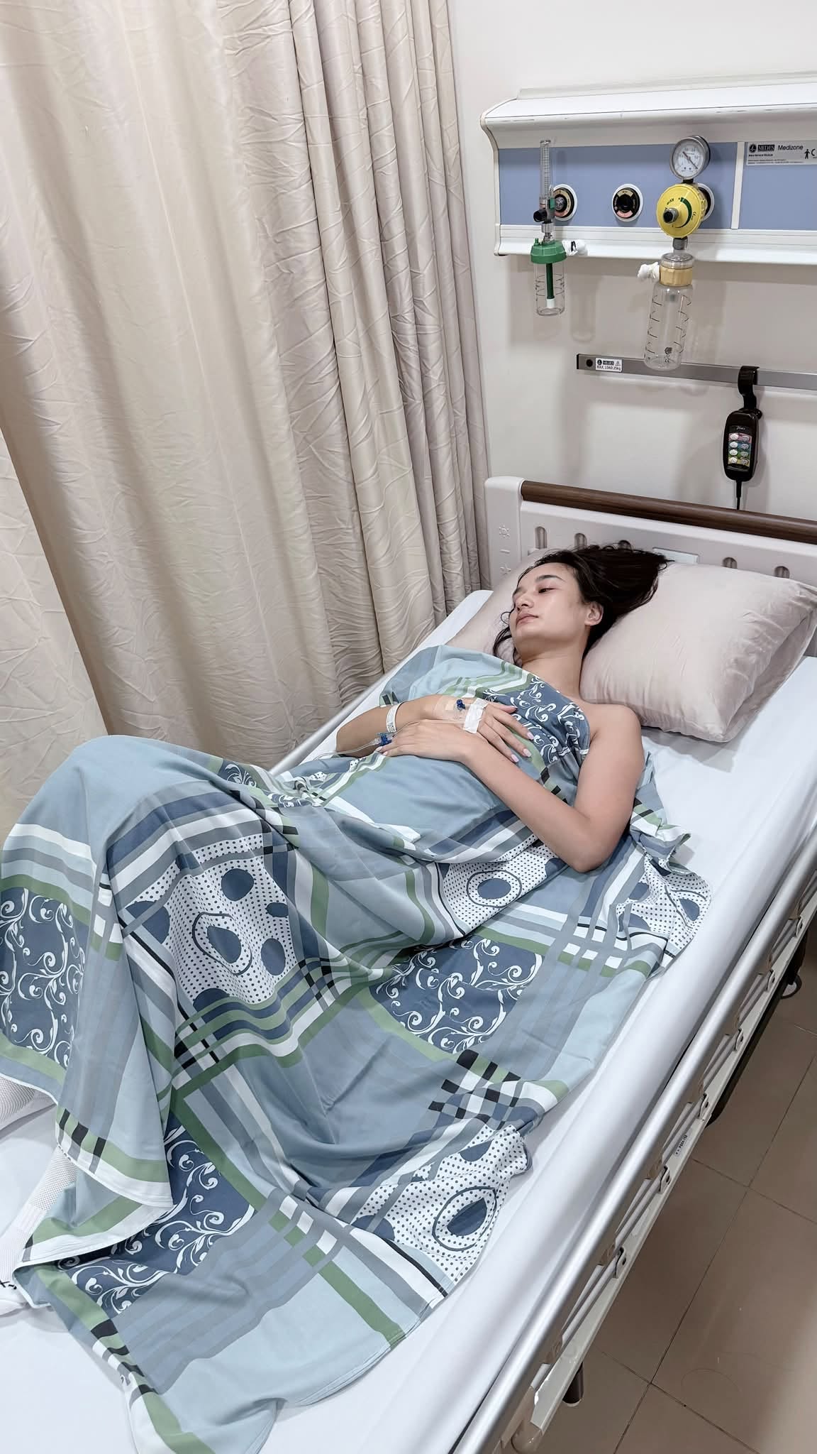 Người mẫu L&ecirc; Thu&yacute;: "Vừa rồi m&igrave;nh đ&atilde; đậu thai, vui chưa được bao l&acirc;u th&igrave; em b&eacute; rời xa"- Ảnh 1.