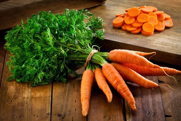 Ăn c&agrave; rốt mỗi ng&agrave;y, người phụ nữ 50 tuổi bất ngờ khi đi kh&aacute;m - Ảnh 2.