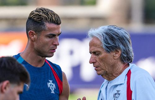 Ronaldo "dứt &aacute;o ra đi", trang MXH của LĐBĐ Bồ Đ&agrave;o Nha lập tức "bay m&agrave;u" hơn 1 triệu lượ theo d&otilde;i - Ảnh 2.