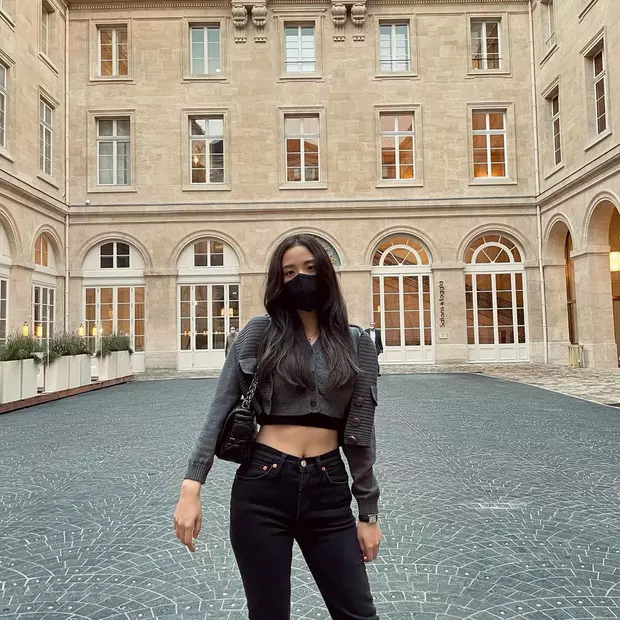 Sự thật ph&aacute;t sốc về nhan sắc Jisoo (BLACKPINK)- Ảnh 4.