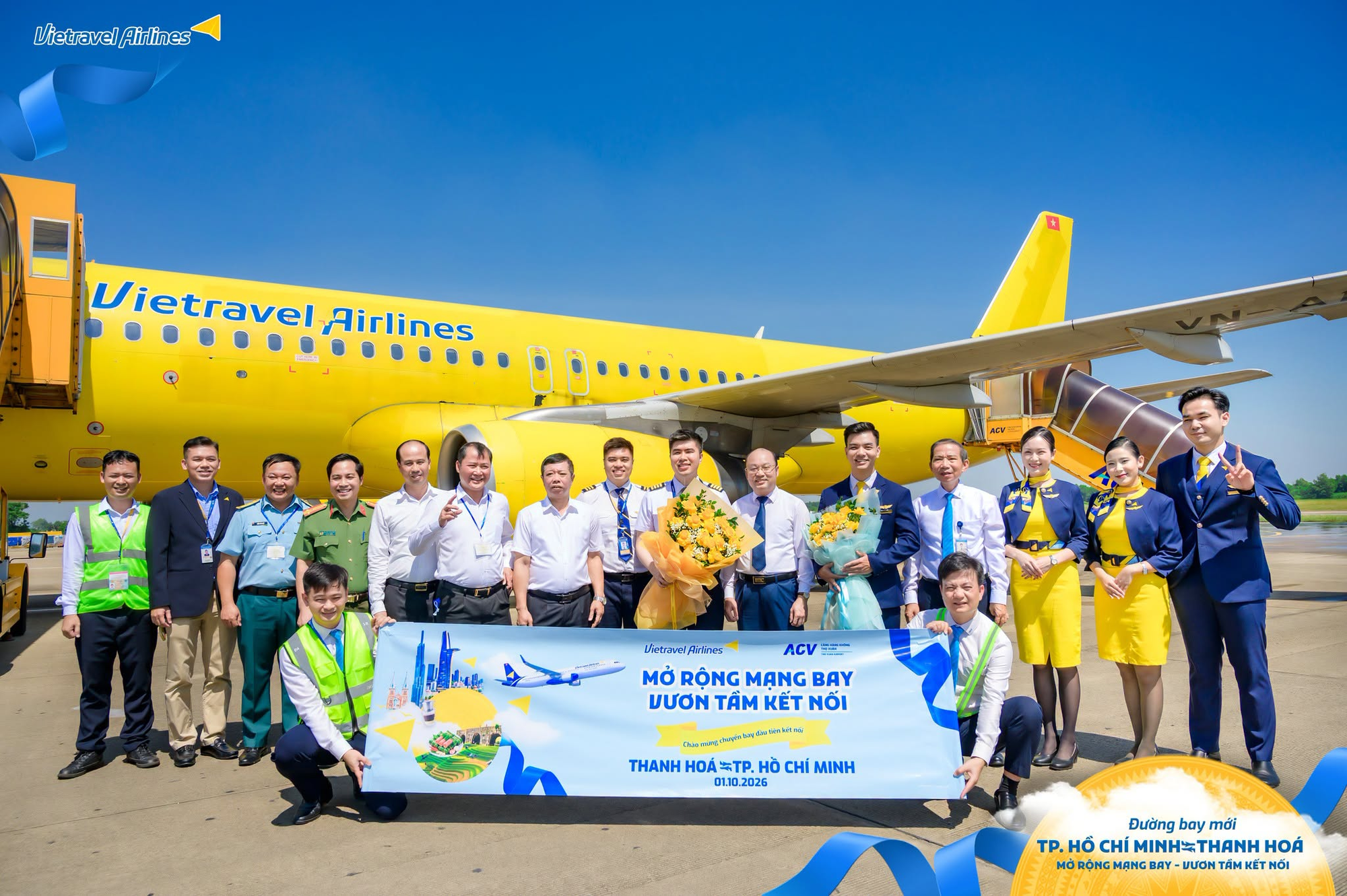 Đ&uacute;ng s&aacute;ng 1/10, chiếc Airbus đặc biệt chở hơn 100 h&agrave;nh kh&aacute;ch hạ c&aacute;nh s&acirc;n bay Thanh H&oacute;a, Gi&aacute;m đốc cảng h&agrave;ng kh&ocirc;ng trực tiếp c&oacute; mặt- Ảnh 5.