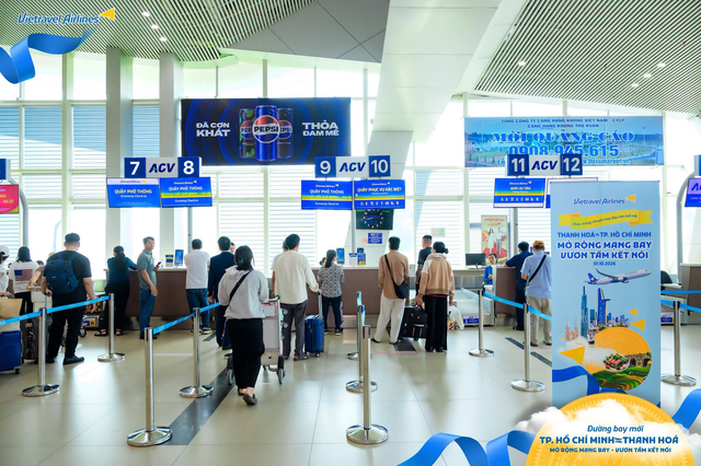 Đ&uacute;ng s&aacute;ng 1/10, chiếc Airbus đặc biệt chở hơn 100 h&agrave;nh kh&aacute;ch hạ c&aacute;nh s&acirc;n bay Thanh H&oacute;a, Gi&aacute;m đốc cảng h&agrave;ng kh&ocirc;ng trực tiếp c&oacute; mặt- Ảnh 7.